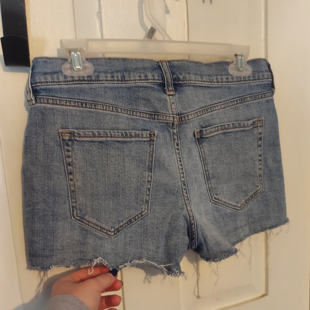 Old Navy Distressed Boyfriend Shorts size 4 - Picture 3 of 6